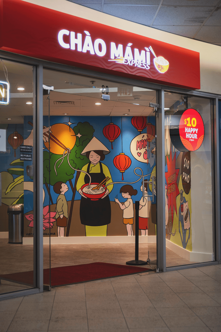 Chào Mámì Express storefront with wall art
